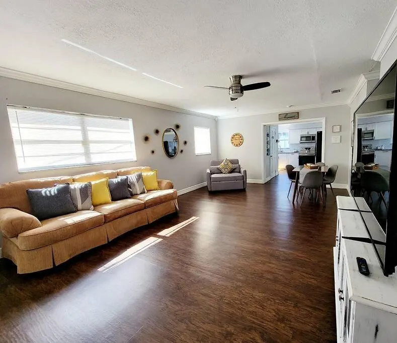 Holiday home Entirehouse W/Bush Garden View_Private Heated Pool Villa Tampa